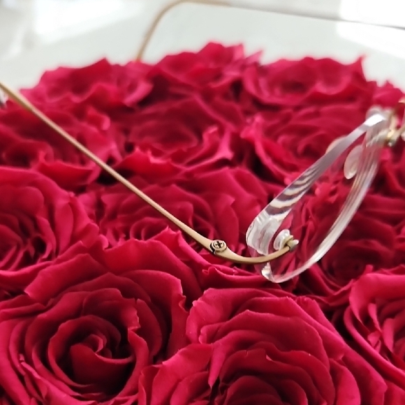 Chic Gold Rimless Frame - Picture 3 of 5